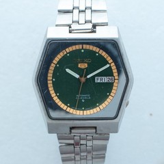 Seiko 5 Automatic Hexagon Case 6319-602A Rare Green Dial Gold Accents Watch 1979
