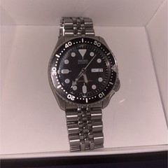 精工 SKX007K – 黑色表盘/不锈钢手链
