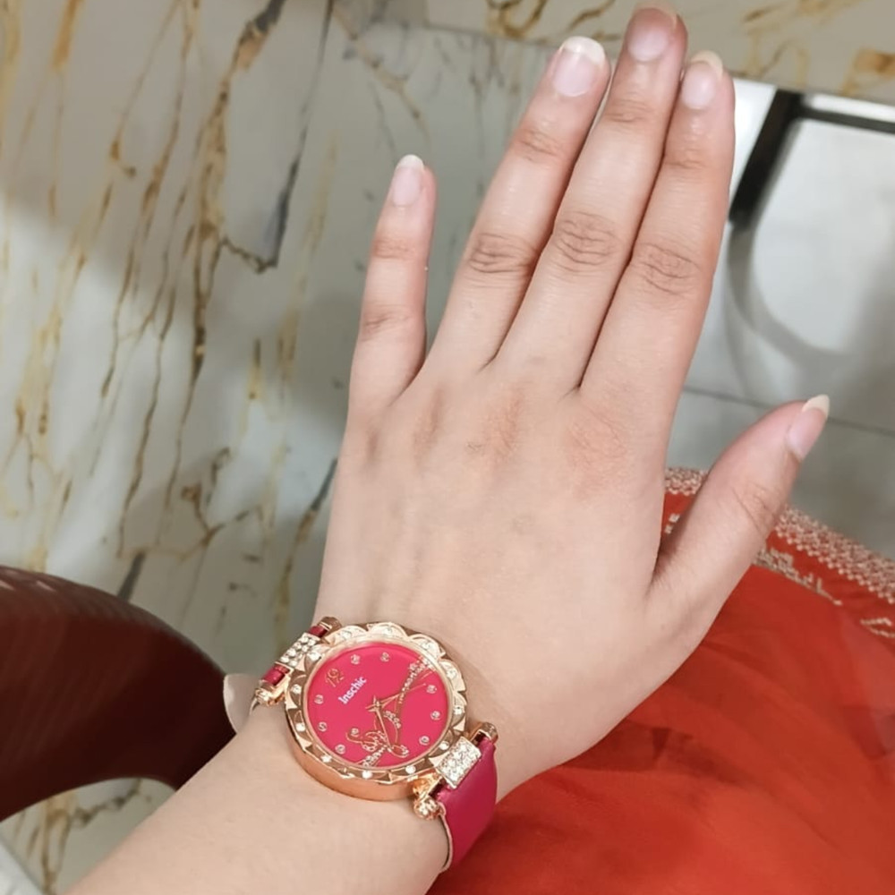 Women’s Red Leather Strap Quartz Watch Round Dial Casual Fashion Used Working