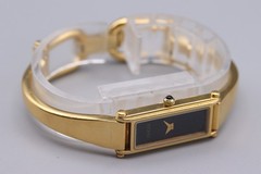 [Near MINT w/Box] GUCCI 1500L Gold Black Dial 12mm Women’s Vintage Watch Japan