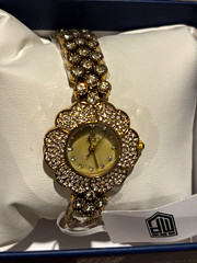 Women’s Gold-Tone Analog Bracelet Watch Rhinestone Flower Gem-Set Bezel