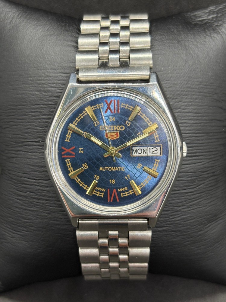 Vintage Seiko 5 Automatic Day/Date Japanese Men’s Wrist Watch