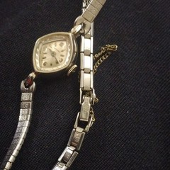 Longines Vintage Women’s Dress Manual Mechanical Oval White Dial Arabic Bracelet
