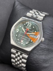 Vintage Seiko 5 Automatic Day/Date Japanese Men’s Wrist Watch