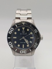 Quartz Analog Wristwatch Model YA126279 GUCCI