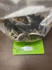 Vintage to Modern Scrap Watches Lot Mixed Brands Parts Repair Cosmetic Watches E