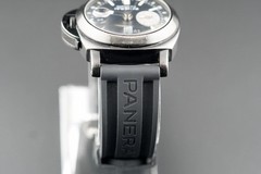 Panerai Luminor Gmt Automatic Black Dial on Leather PAM00088