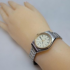 Working SEIKO spirit women’s quartz watch with date display.