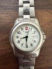 Vtg Victorinox Swiss Army Officer’s Women’s Watch 30mm White Dial Date Stainless