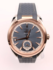 Omega AquaTerra Blue Rubber – Rose Gold & Steel 41mm – B&P – 220.22.41.21.03.001