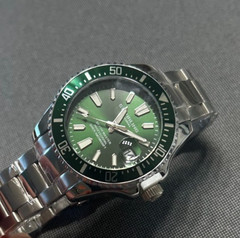 Stührling Depth Master Diver Men’s Green Dial SS Wristwatch 100ATM “Hulk”