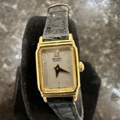 Vintage Seiko 1E 20– 5000 Women’s Quartz Gold Tone Dress Watch Black