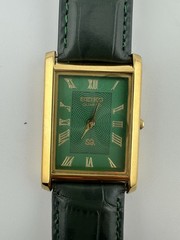 GREEN Vintage Seiko Slim Quartz Men’s Wrist Watch
