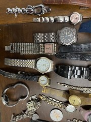 Vintage to Modern Scrap Watches Lot Mixed Brands Parts Repair Cosmetic Watches E