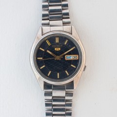 Vintage Seiko 5 Automatic Dark Blue Honeycomb Dial Gold Accents 7S26A Men Watch
